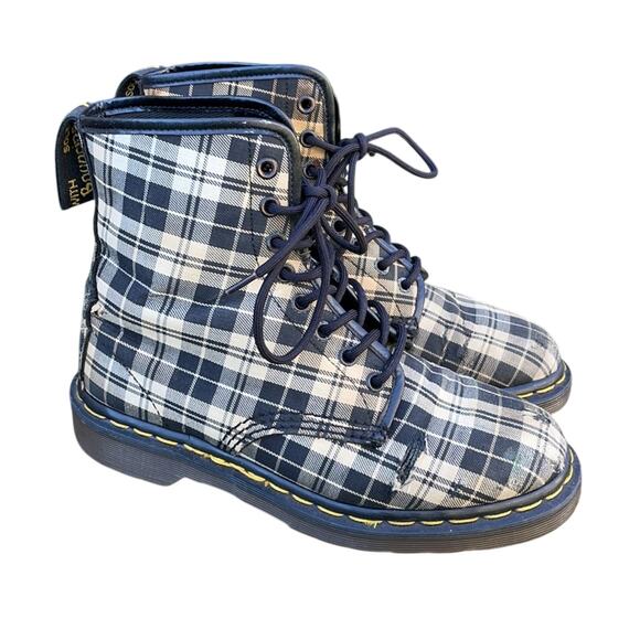 Dr Martens England Plaid Vegetarian Grunge Combat BootsWomen's 8 US 6 UK - Picture 1 of 15